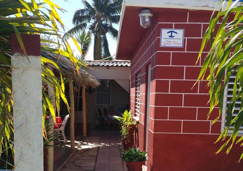 'Entrada privada a las habitaciones' Casas particulares are an alternative to hotels in Cuba.